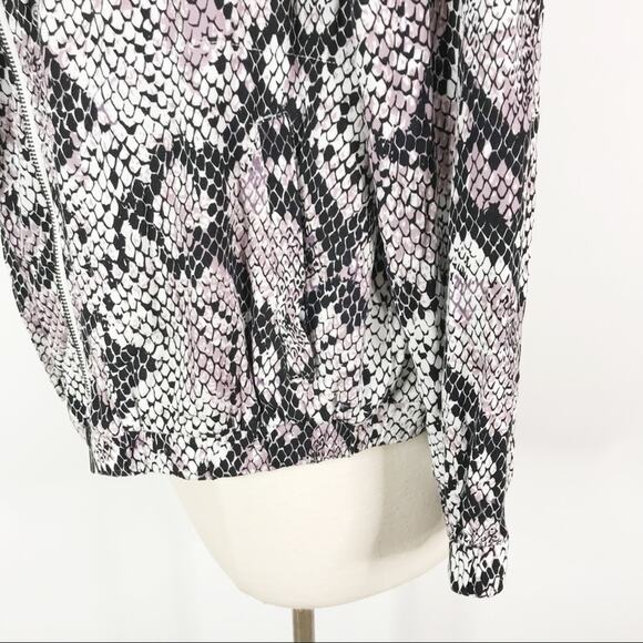 Chaser Medium M Heirloom Snake Print Cropped Hooded Jacket Animal Black Purple - Picture 8 of 12
